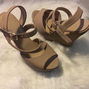 NUDE STRAPPY WEDGES